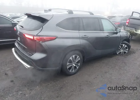 2021 Toyota Highlander Xle z USA, uszkodzony, nr VIN 5TDGZRBH2MS530789